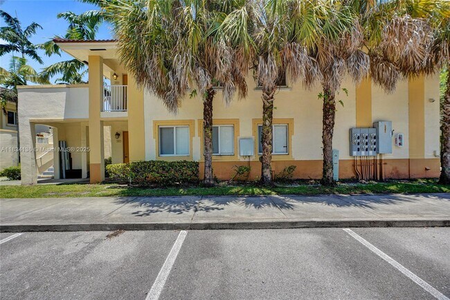 Building Photo - 6235 SW 47th Manor