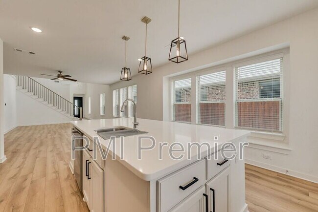 Building Photo - 3948 Mercedes Bend