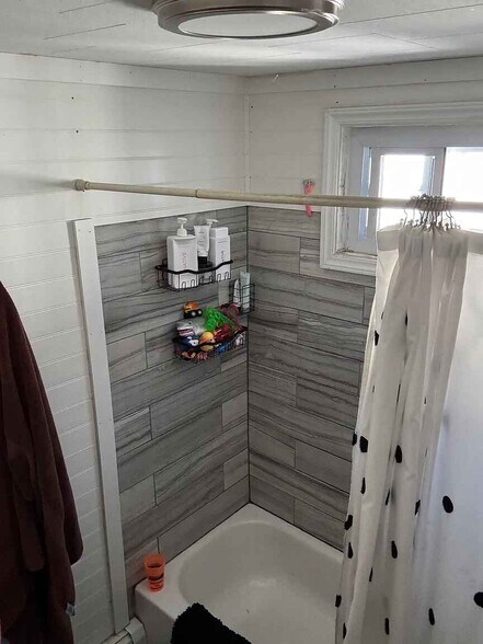 Building Photo - 465 E High St