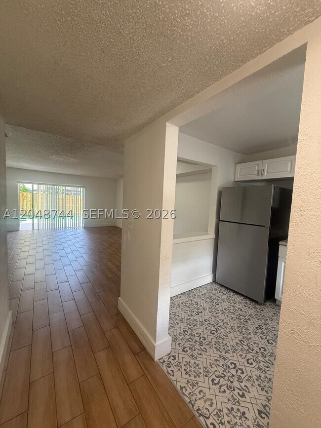 Building Photo - 6631 SW 41st Dr