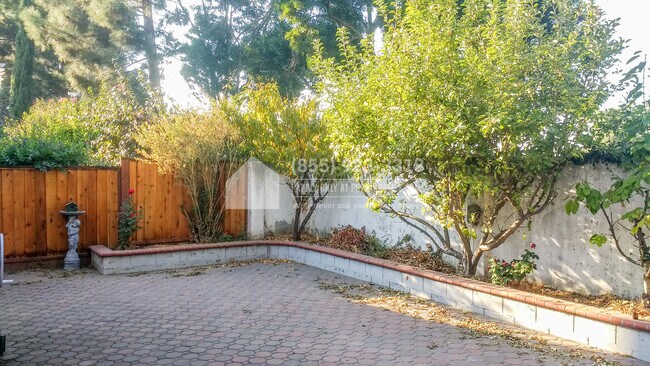 Building Photo - 4475 Red Oak Common