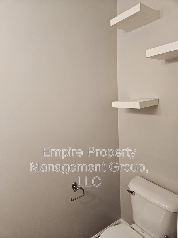 Building Photo - 202 Castlebury Dr