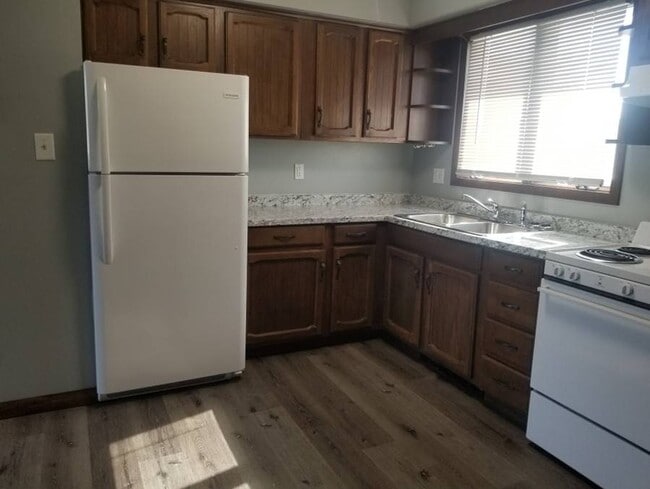 Building Photo - 519 Morris St