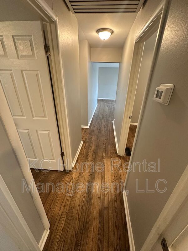 Building Photo - 7309 E 111th Terrace