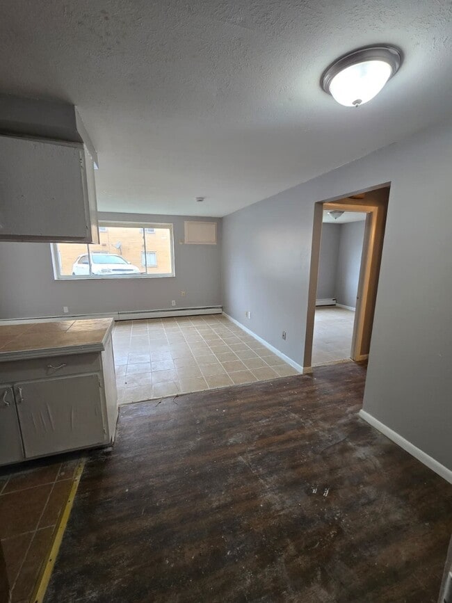 Building Photo - 1885 N Taylor Rd