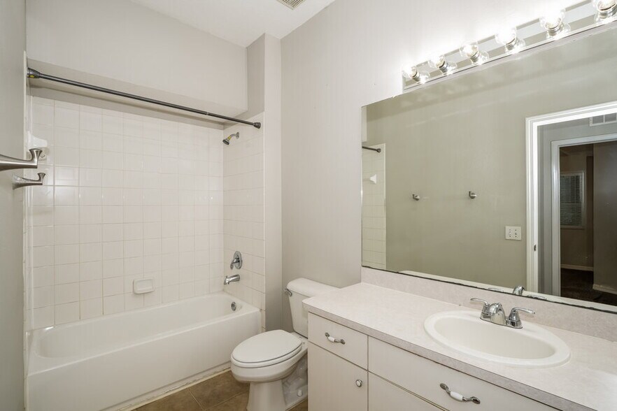 Building Photo - 15819 Stags Leap Dr