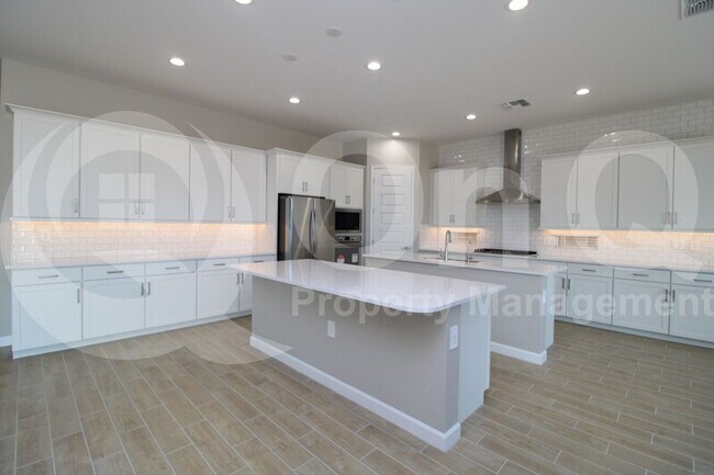 Building Photo - 5976 E Quail Ave