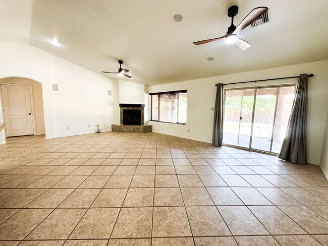 Building Photo - For Rent: 3-bedroom, 2-bathroom home in Barkley Ranch