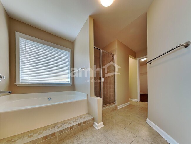 Building Photo - 1542 Cardinal Ln