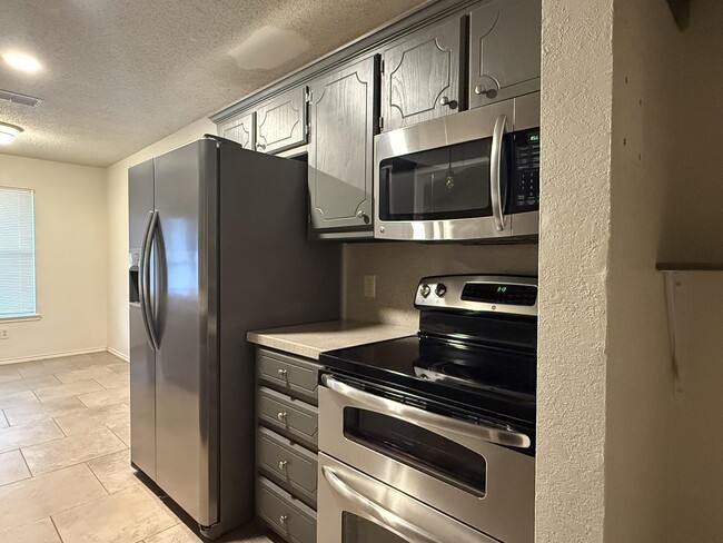 Building Photo - 9717 Blandon Ave