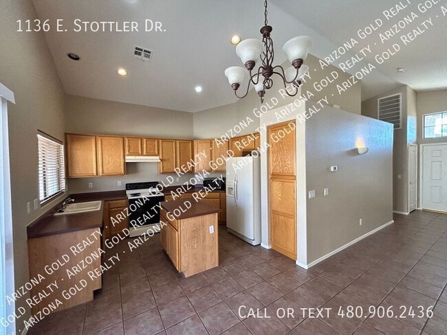 Building Photo - 1136 E Stottler Dr