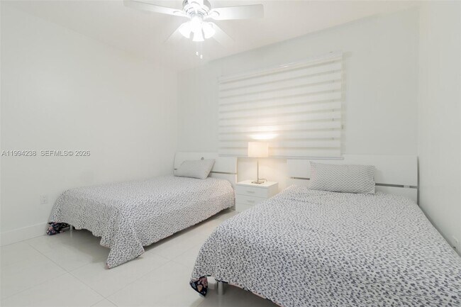 Building Photo - 17050 N Bay Rd