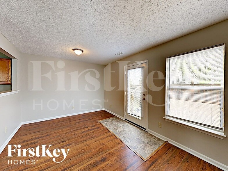 Building Photo - 6646 Kinnerton Dr