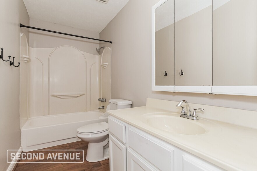 Building Photo - 4384 Mt Alverno Rd