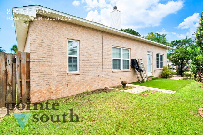 Building Photo - 1192 Longwood Dr