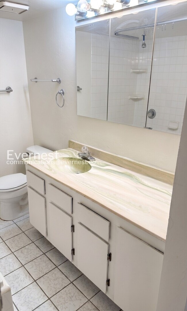 Building Photo - 2 Bed/2 Bath Condo with Modern Amenities / Coming Soon!