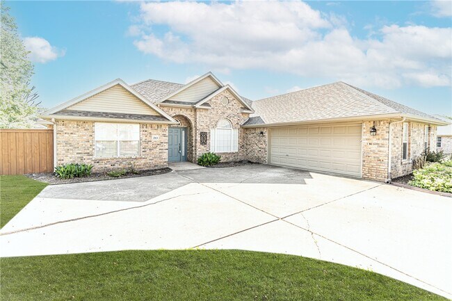 Building Photo - 213 Shane Dr