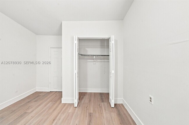 Building Photo - 402 NW 44th Ave