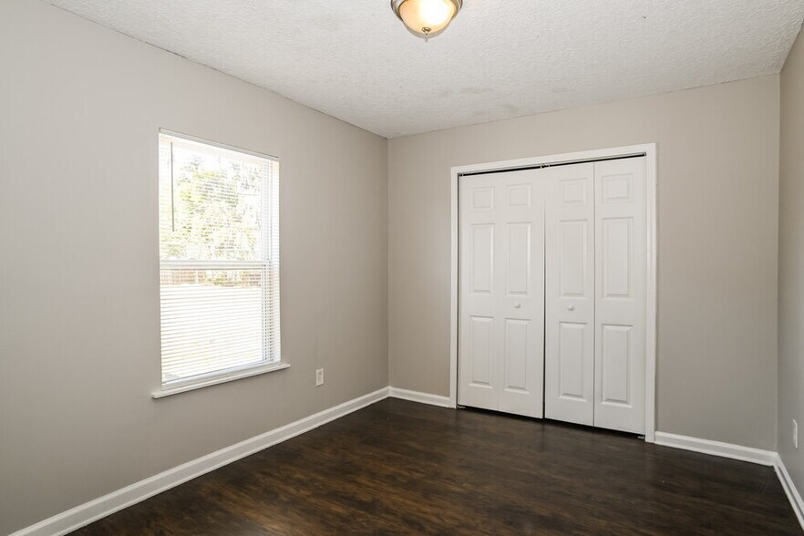 Building Photo - 9105 11th Ave