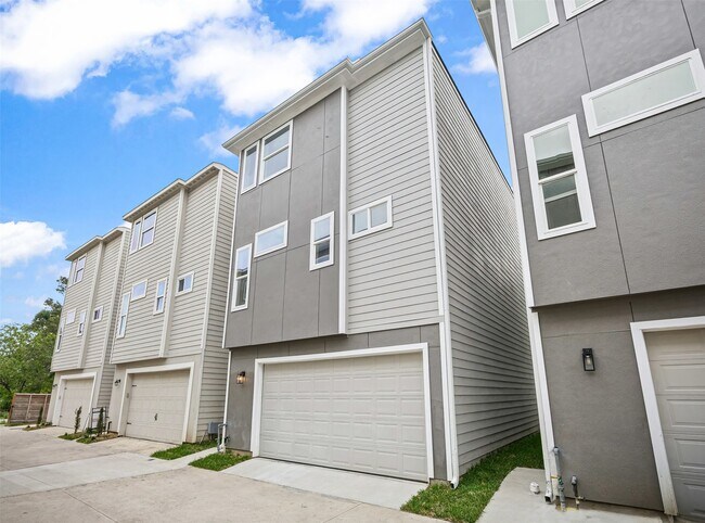 Building Photo - 6721 St Augustine St