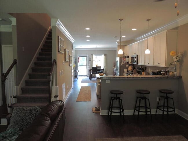 Building Photo - Rent Ready! Won't Last Long