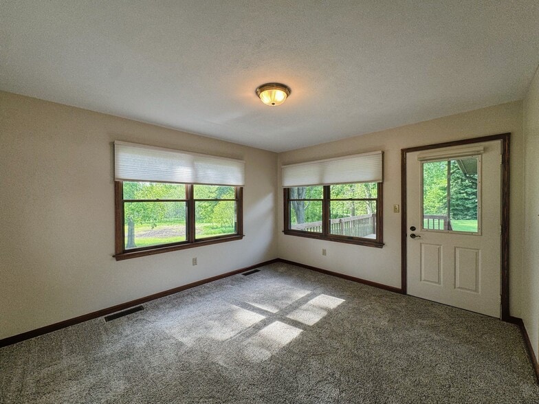Building Photo - 1025 W Hoppus Rd