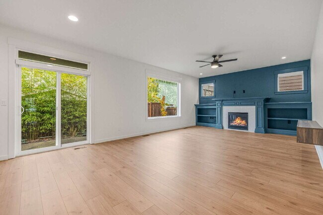 Building Photo - Beautifully Designed Home With Exceptional Space & Modern Comfort