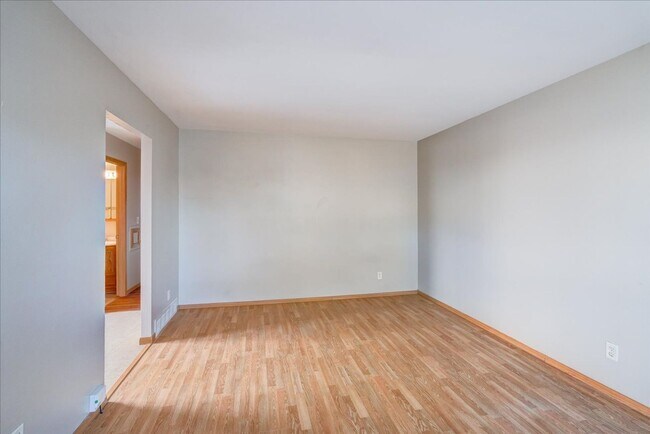 Building Photo - 1309-1311 Prairie Rd