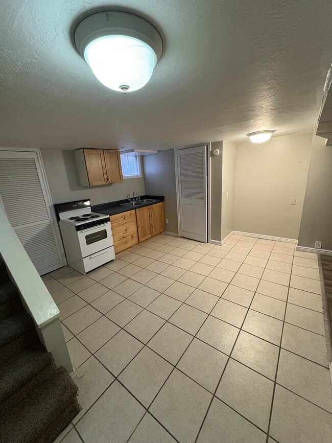 Building Photo - 2395 Bernadine Dr