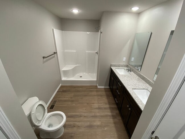Building Photo - Brand New Home!!