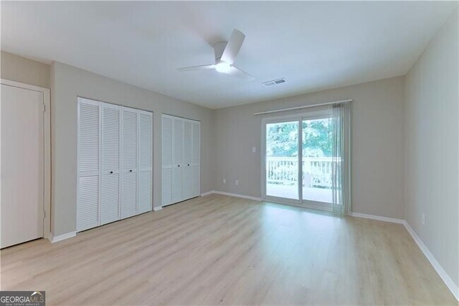 Building Photo - 2179 Surrey Ct