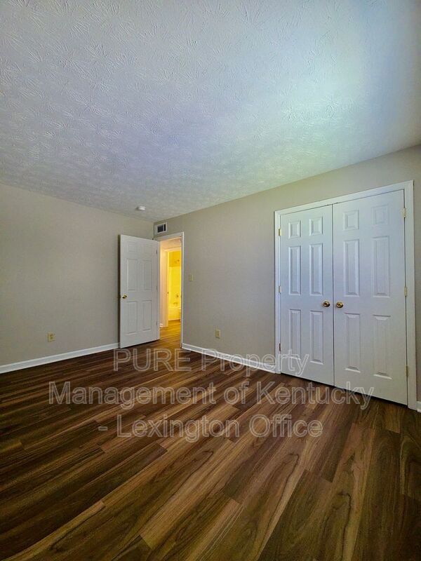 Building Photo - 3772 Camelot Dr