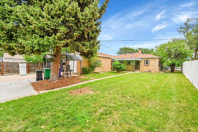 Building Photo - $2,695 - 3 Bed, 1 Bath Updated Home in Den...