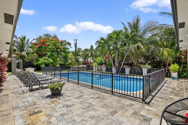 Building Photo - 600 NE 4th St