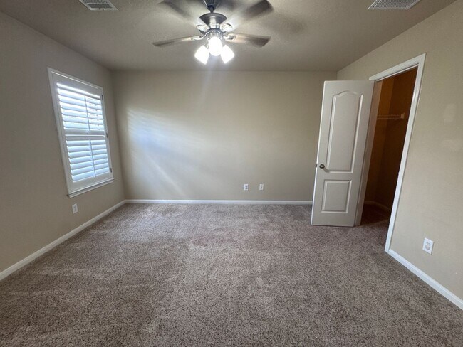 Building Photo - Gorgeous 4 BD | 3.5 BA | 2 CAR GARAGE Available in Sonoma Ranch Helotes! Move in Ready July 2026!