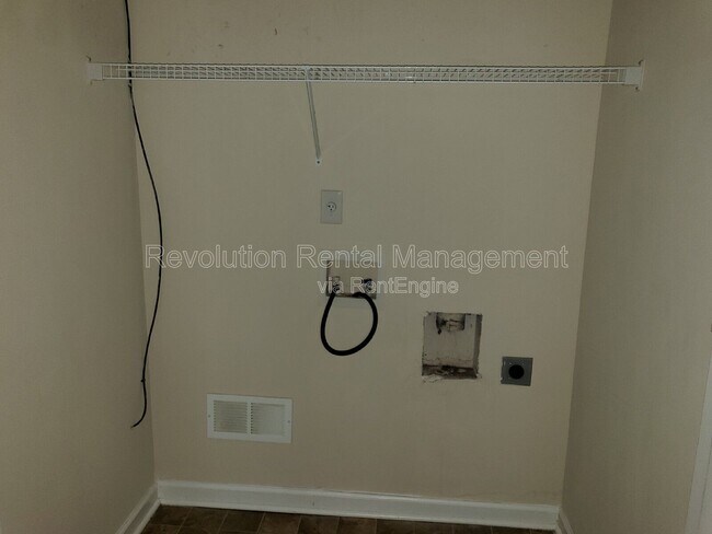 Building Photo - 532 Epris Ln
