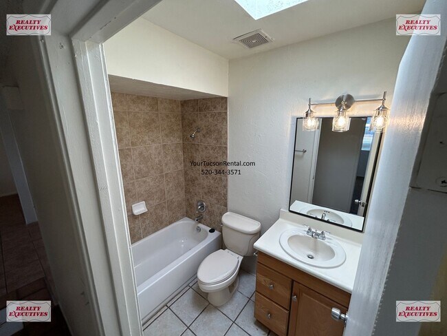 Building Photo - Tucson Blvd & Irvington Rd area - 4 Bedroo...