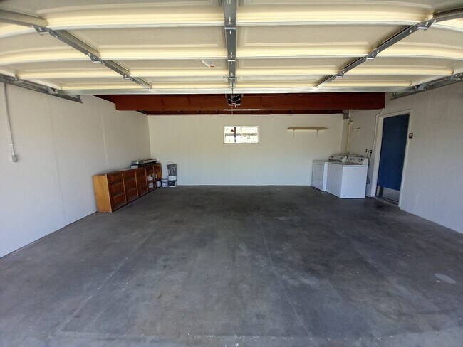 Building Photo - Beautifully Renovated 3 bd, 2 ba in Old To...