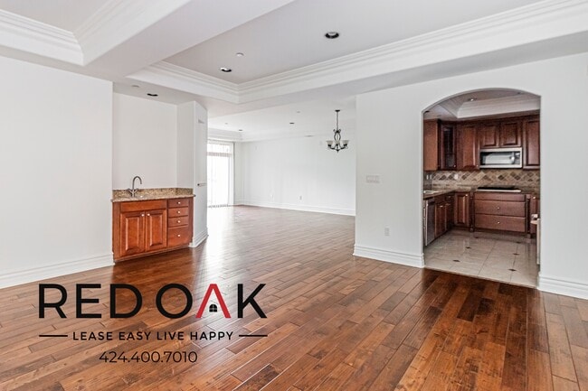 Building Photo - 10640 Woodbridge St