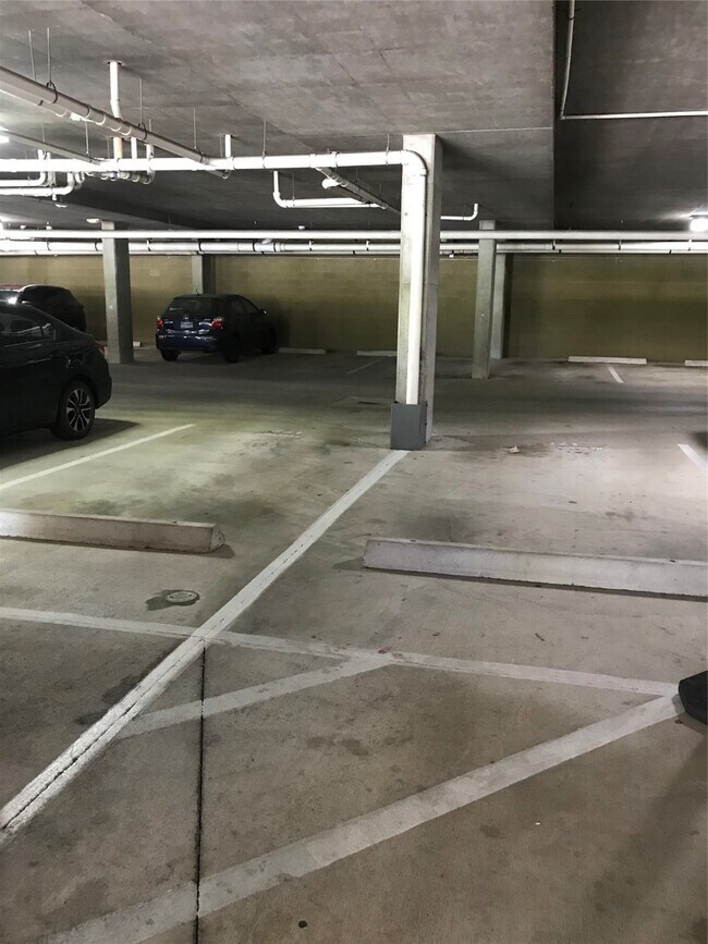 Building Photo - 7575 Kirby Dr