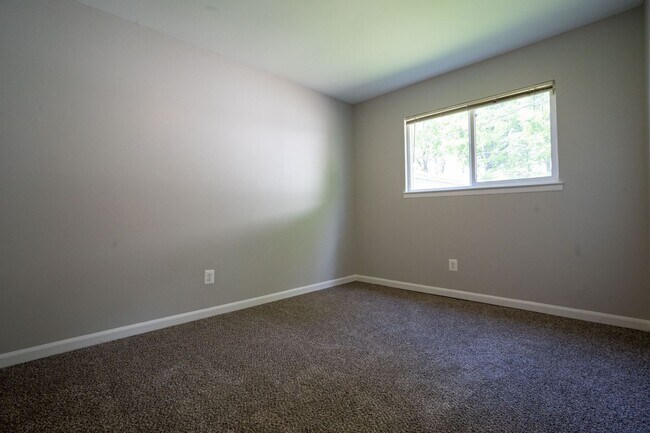 Building Photo - Warren 3 bedroom ranch