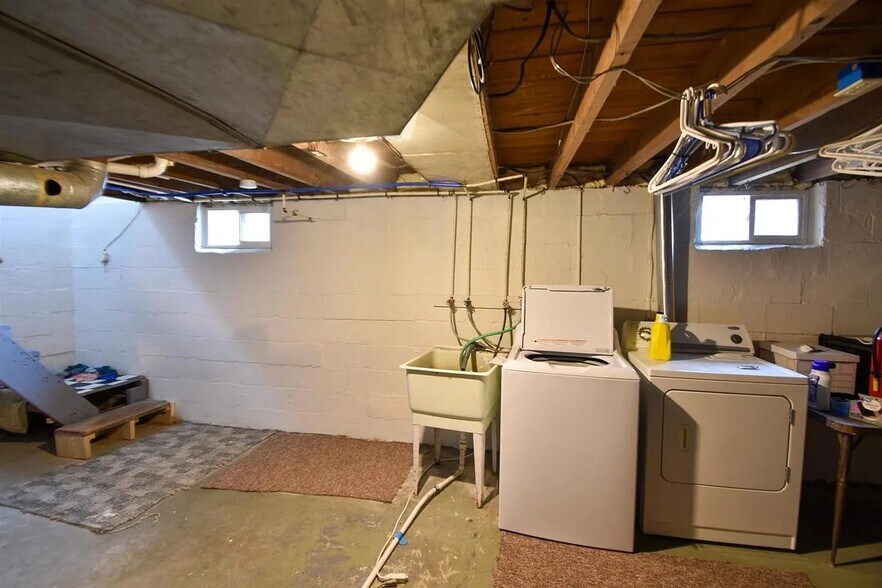 Basement - 161 17th St N