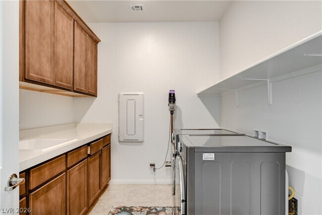 Building Photo - 10276 Thurso Ave