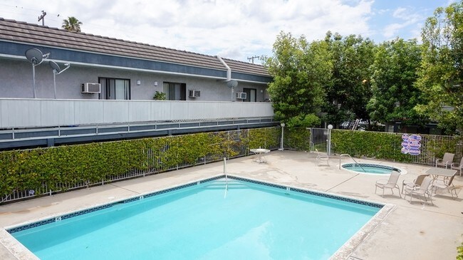 Pool - The Mayflower Townhouse Apartments