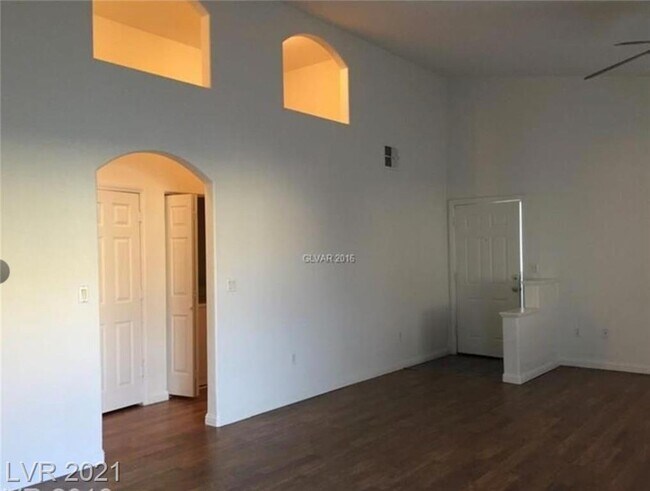 Building Photo - 6156 Pine Villa Ave