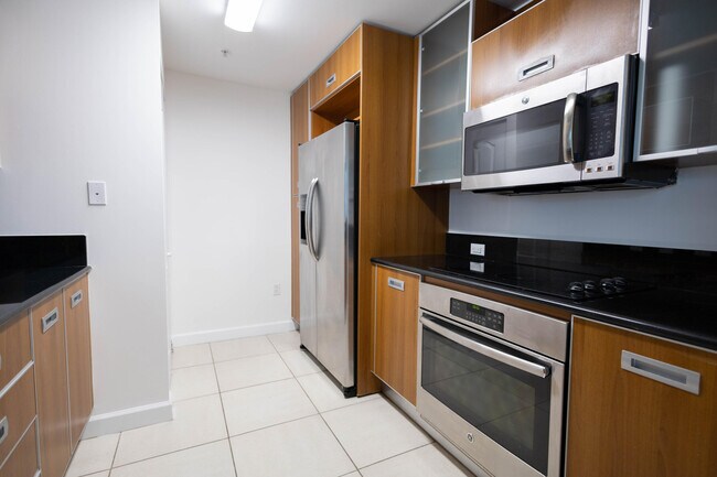 Building Photo - 410 Evernia St