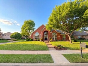Building Photo - Beautiful single-story home for lease