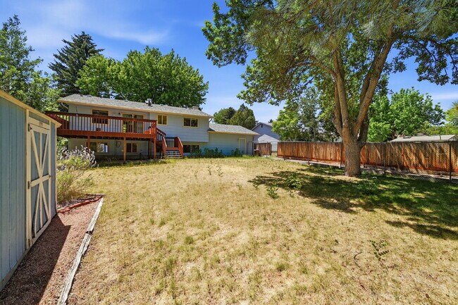 Building Photo - $1,995.95 4-bed, 1.5 bath, located in Colorado Springs with a large back yard