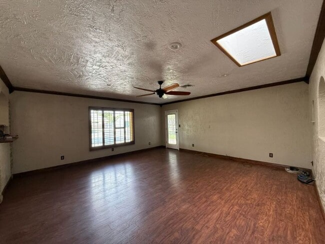 Building Photo - Updated Pool Home in Engler Estates