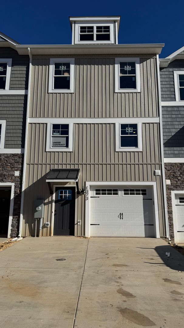 Building Photo - Like New Townhouse for Rent in Congers Creek